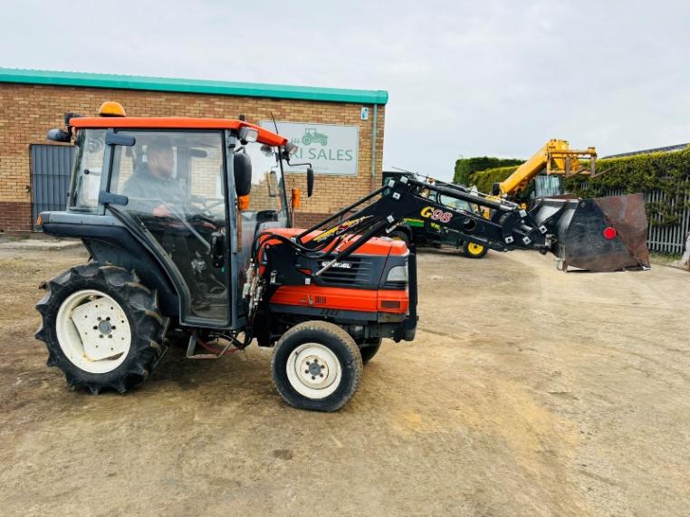 KUBOTA GL221 4WD COMPACT TRACTOR*C/W FRONT LOADER*VIDEO*