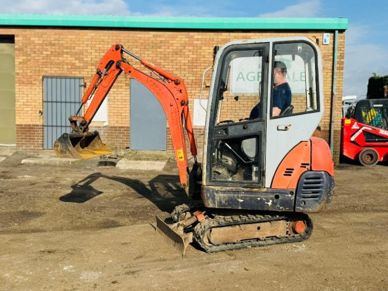 KUBOTA MINI EXCAVATOR*C/W OFFSET BOOM*VIDEO*