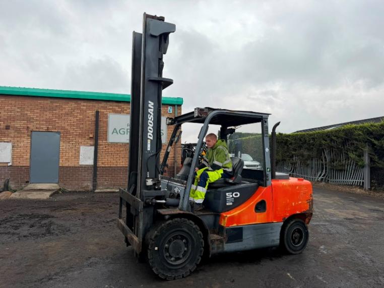 DOOSAN D50C-7 FORKLIFT*3329 HOURS*YEAR 2017*VIDEO*