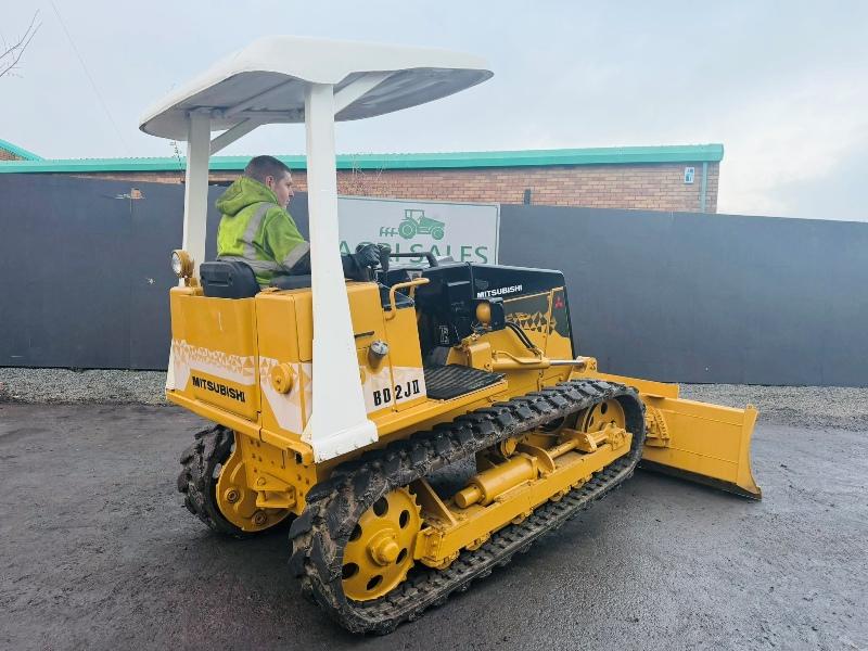 MITSUBISHI BD2J II DOZER*C/W 6 WAY PAT BLADE*ONLY 34 HOURS*VIDEO*