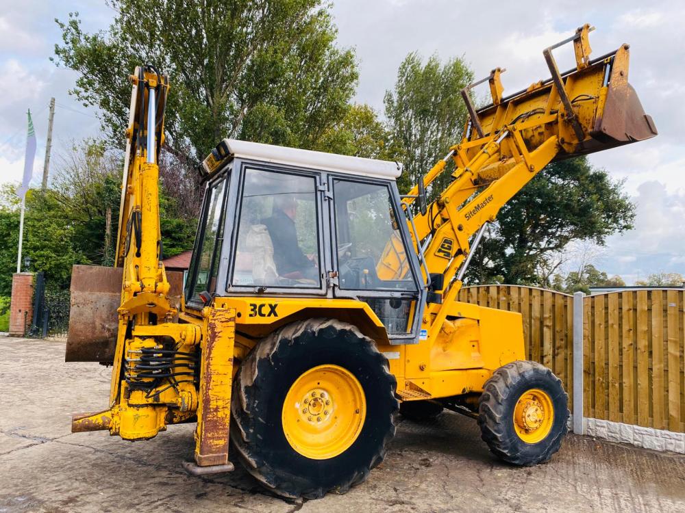 JCB 3CX PROJECT 7 4WD BACKHOE DIGGER C/W FOUR IN ONE BUCKET & PALLET TINES
