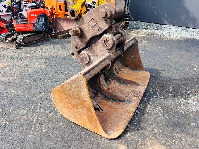 JCB JS220 TRACKED EXCAVATOR*C/W BUCKET*VIDEO*