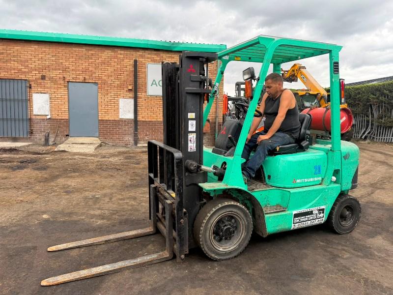 MITSUBISHI FG20K FORKLIFT*C/W PALLET TINES*VIDEO*