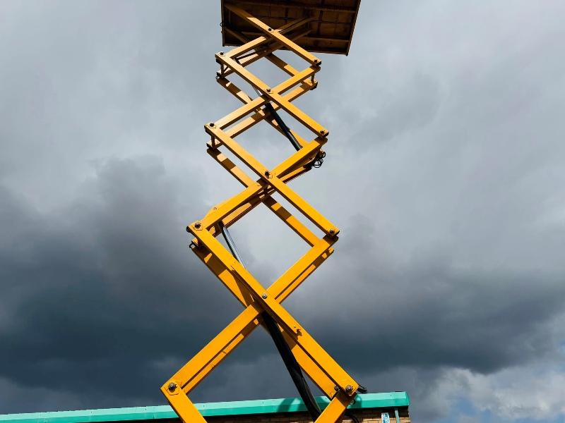 HAULOTTE H18SX 4WD SCISSOR LIFT*2514 HOURS*YEAR 2015*VIDEO*