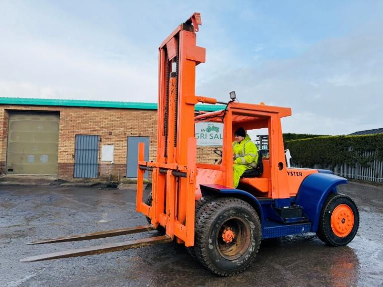 HYSTER 2 STAGE MASTED FORKLIFT*C/W DUEL WHEELS*VIDEO*
