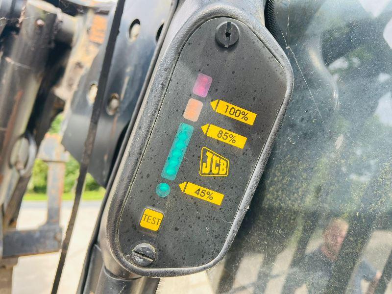 JCB TLT30D 4WD TELETRUCK C/W PALLET TINES 