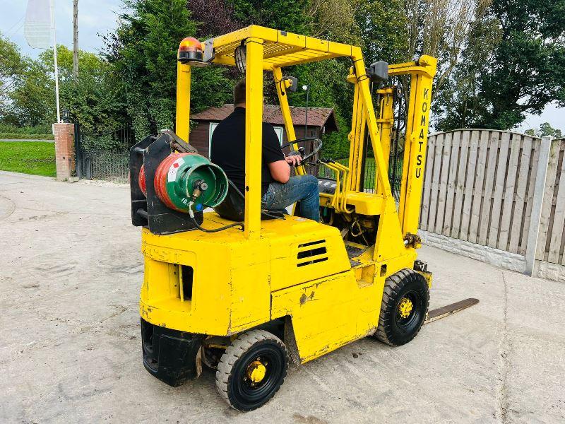 KOMATSU FG15H-1 FORKLIFT C/W STAGE MAST & PALLET TINES *VIDEO*