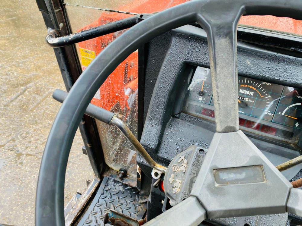 KUBOTA L3250 4WD TRACTOR C/W KUBOTA LA681 FRONT LOADER AND 3 IN 1 BUCKET