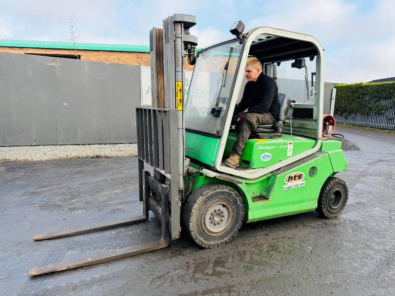DRAGO 250 3 STAGE MAST FORKLIFT*C/W SIDESHIFT*VIDEO*