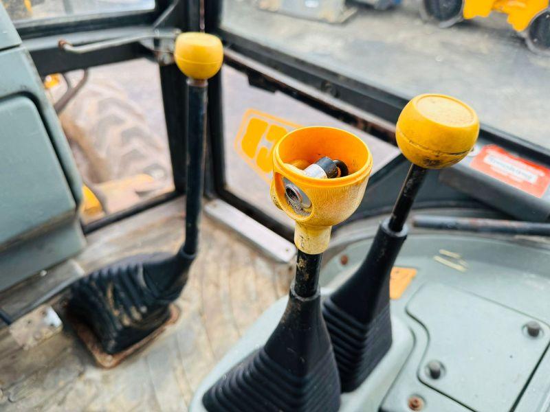JCB 3CX PROJECT 8 4WD BACKHOE DIGGER*C/W BUCKET*VIDEO*