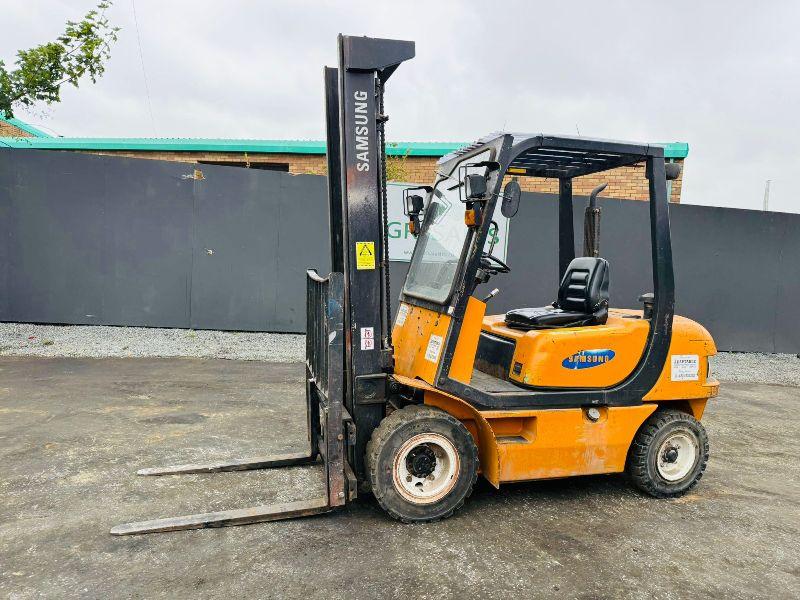 SAMSUNG 2 STAGE MASTED FORKLIFT*C/W YANMAR ENGINE*VIDEO*