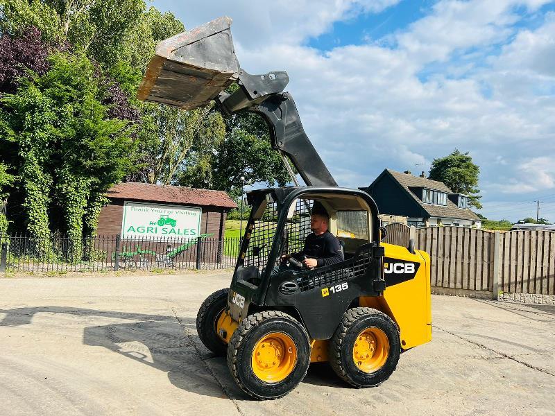 JCB 135 4WD SKIDSTEER * YEAR 2014 * C/W BUCKET *VIDEO*