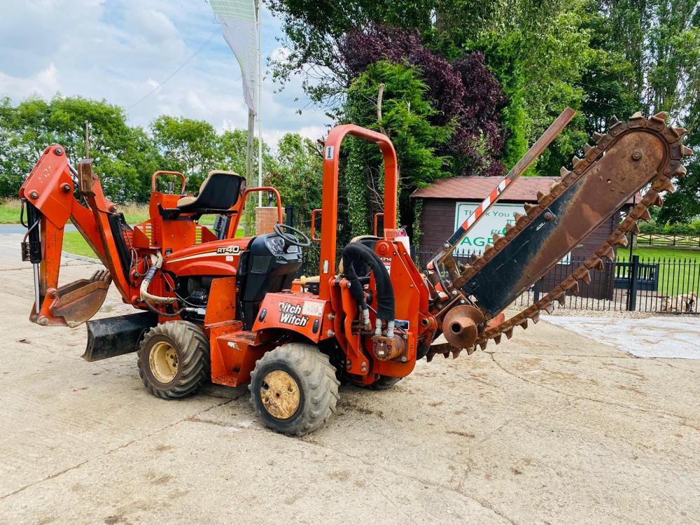 DITCH WITCH RT40 TRENCHER * ONLY 2873 HOURS * C/W BACKHOE & 4 WAY FRONT