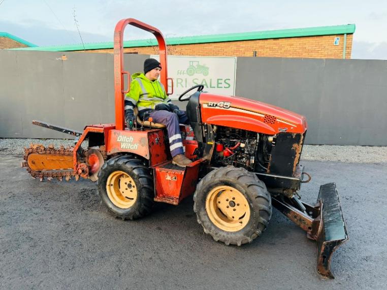 DITCH WITCH RT45 4WD TRENCHER*C/W BLADE*YEAR 2013*VIDEO*