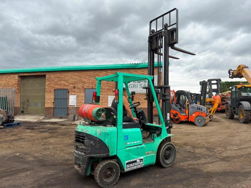 MITSUBISHI FG20K FORKLIFT*C/W PALLET TINES*VIDEO*