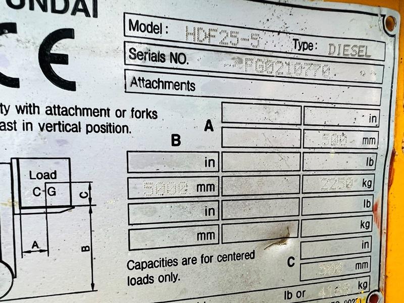 HYUNDIA HDF25-5 CONTAINER SPEC FORKLIFT C/W 3 STAGE MAST *VIDEO*