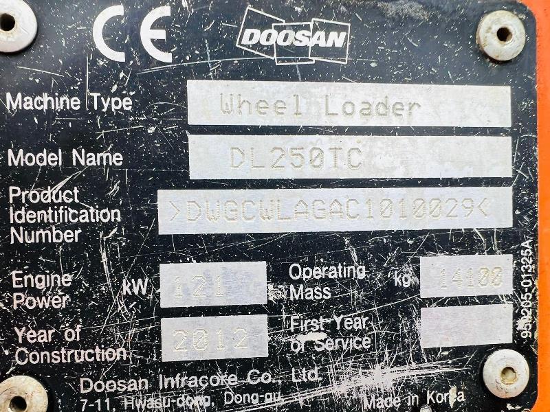 DOOSAN DL 250 4WD LOADING SHOVEL *YEAR 2012* C/W THREE IN ONE BUCKET *VIDEO*