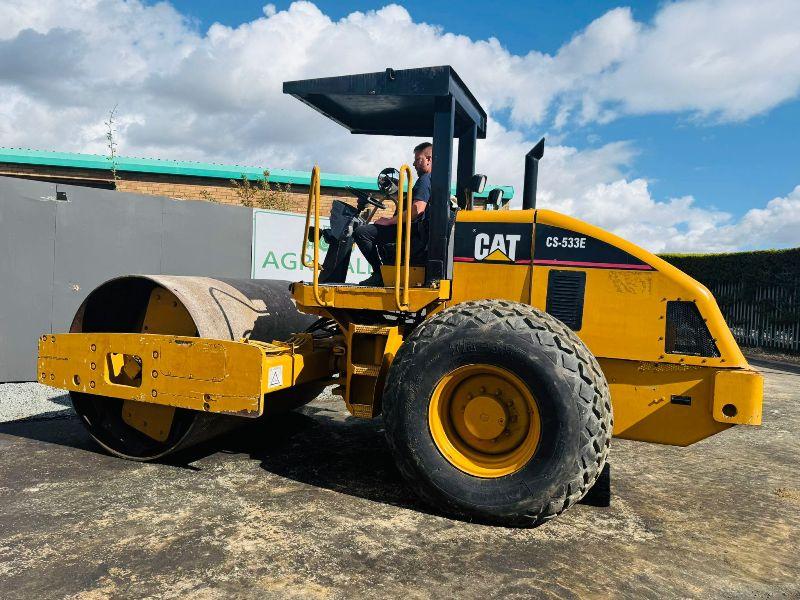 CATERPILLAR CS553E SINGLE DRUM VIBRATING ROLLER*VIDEO*