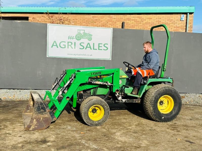 JOHN DEERE 955 4WD COMPACT TRACTOR*C/W FRONT LOADER*VIDEO*