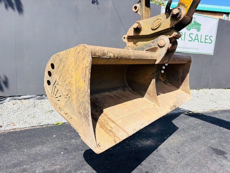JCB 8065 EXCAVATOR*C/W 3 BUCKETS*READING 3578 HOURS*VIDEO*