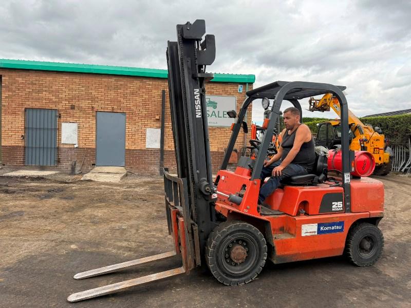 NISSAN PJ02A25 FORKLIFT*C/W PALLET TINES*VIDEO*