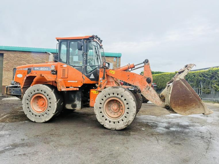 DOOSAN DL200-3 LOADING SHOVEL* C/W BUCKET*YEAR 2015*VIDEO*
