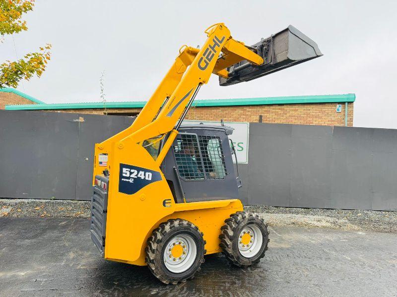 GEHL 5240 SKIDSTEER*2298 HOURS*C/W CAB DOOR*YEAR 2013*VIDEO*