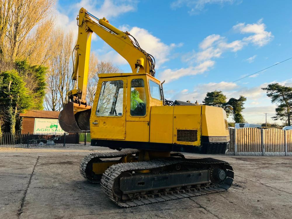 LIEBHERR 900 TRACKED EXCAVATOR C/W BUCKET 