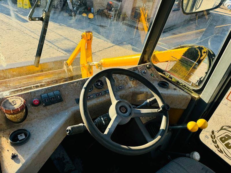 JCB 412 4WD LOADING SHOVEL C/W PERKINS ENGINE & BRAND NEW BUCKET *VIDEO*