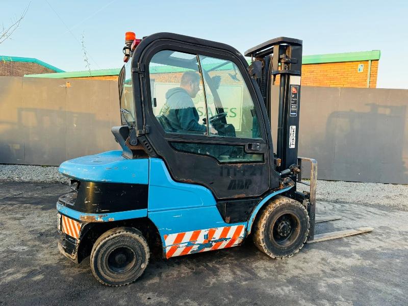 CATERPILLAR DP30N FORKLIFT*C/W PALLET TINES*VIDEO*