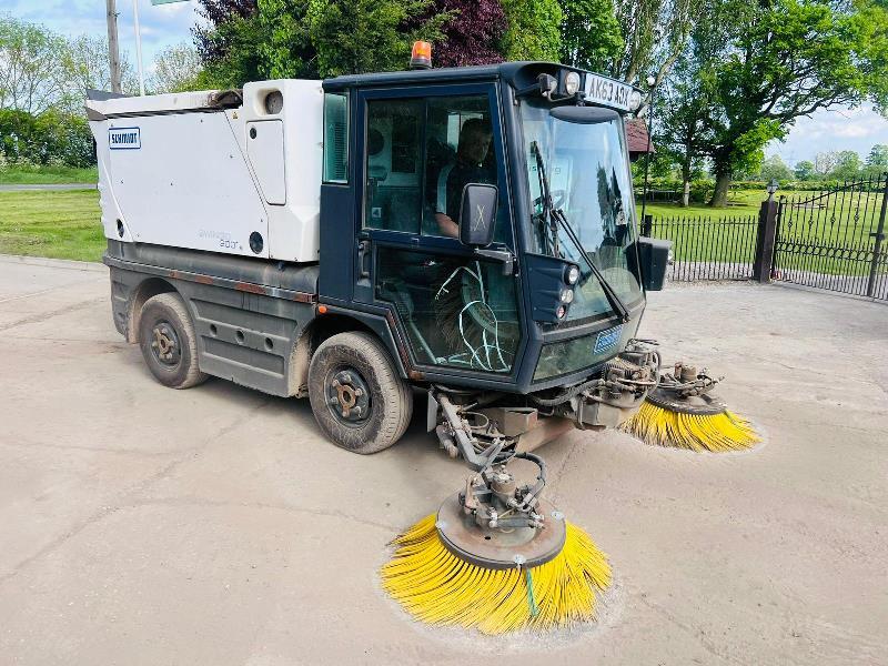 SCHMIDT SWINGO 200 4X2 ROAD SWEEPER *YEAR 2013* C/W AC CABIN *VIDEO*