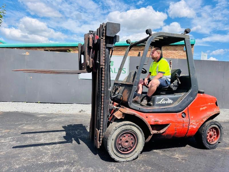 LINDE H45D 3 STAGE MAST FORKLIFT*C/W ROTATING PALLET TINES*VIDEO*