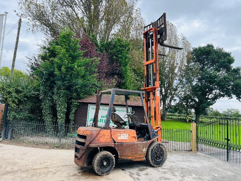 TOYOTA 02-2FD35 DIESEL FORK LIFT C/W 3 STAGE MAST *VIDEO*