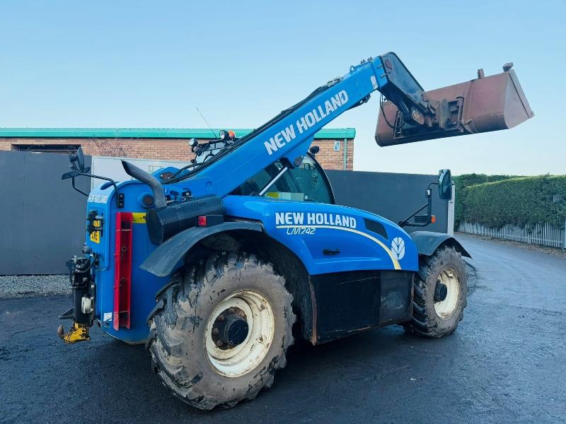 NEW HOLLAND LM7.42 TELEHANDLER*C/W PALLET TINES & BUCKET*YEAR 2017*VIDEO*