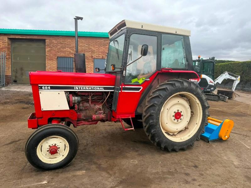 CASE INTERNATIONAL 684 TRACTOR*C/W MOWER*VIDEO*