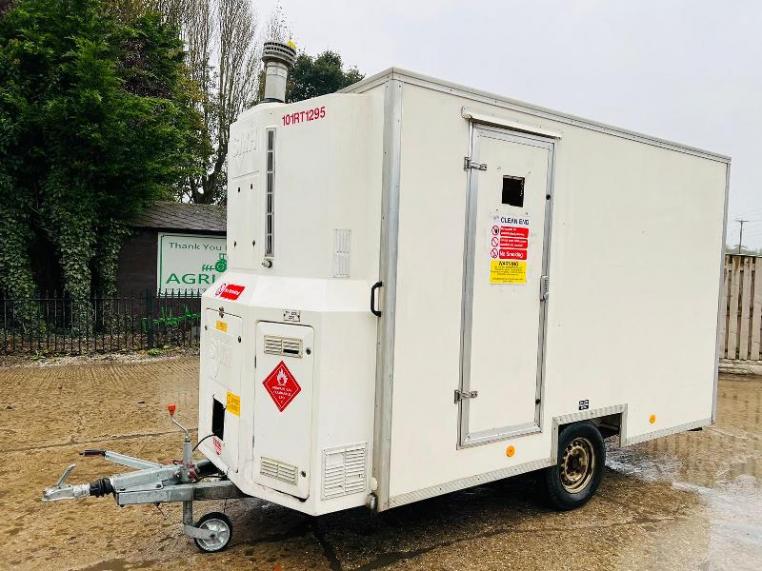 SINGLE AXLE SHOWER BLOCK C/W HONDA GENERATOR *VIDEO*