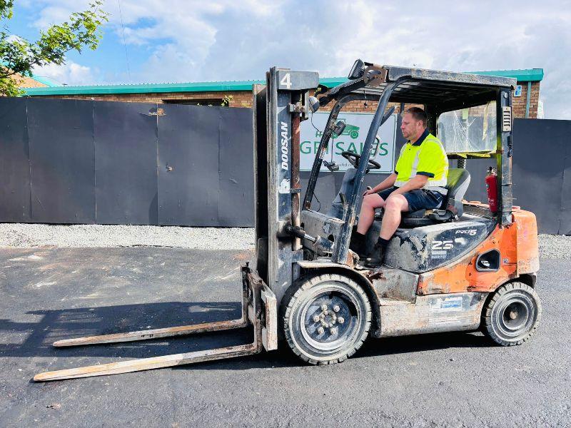 DOOSAN D25S-5 2 STAGE MAST FORKLIFT*YEAR 2012*VIDEO*