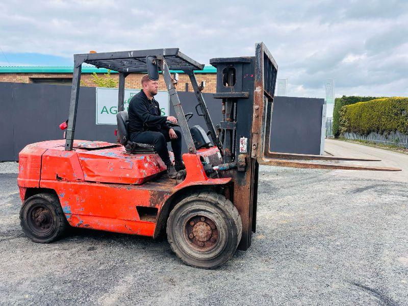 MITSUBISHI FD40 CONTAINER SPEC FORKLIFT 2 STAGE MAST*C/W PALLET TINES*VIDEO*