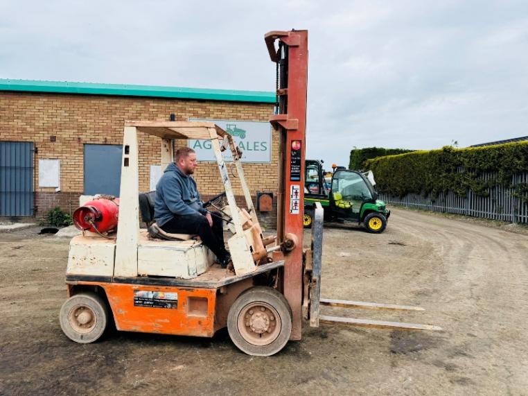 NISSAN 833 GAS FORKLIFT*C/W SIDESHIFT*VIDEO*