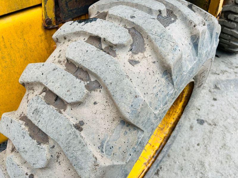 JCB 4WD LOADING SHOVEL C/W BUCKET 