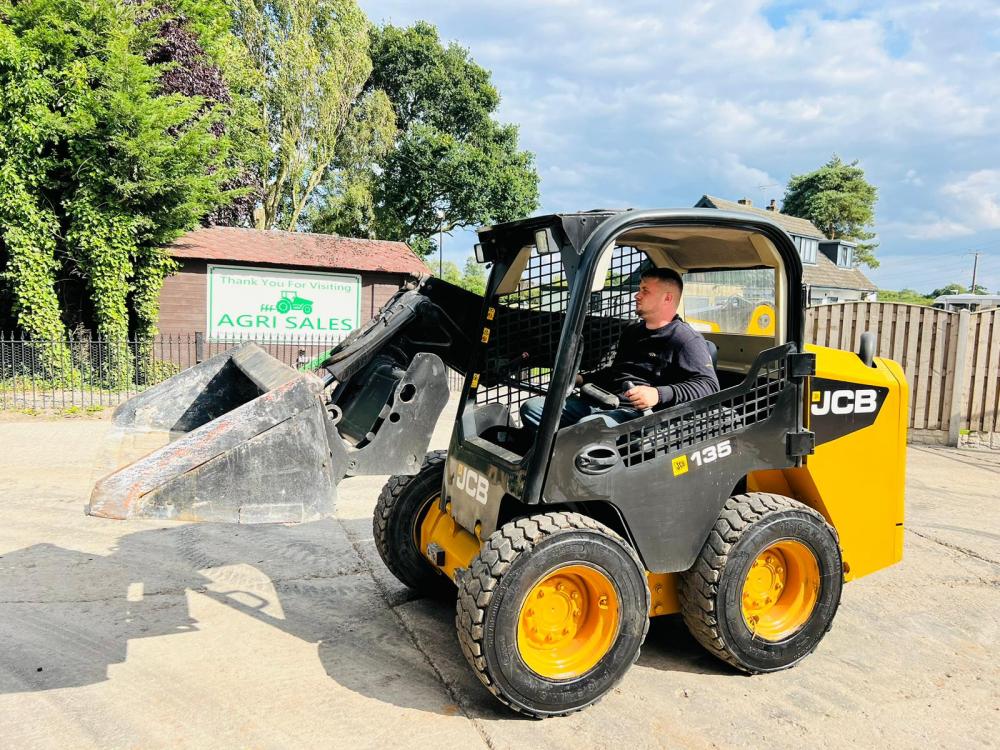 JCB 135 4WD SKIDSTEER * YEAR 2014 * C/W BUCKET *VIDEO*