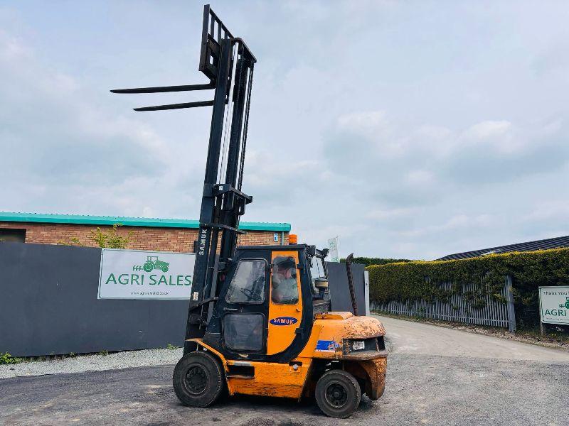 SAMUK SF40D FORKLIFT *C/W PALLET TINES*VIDEO*