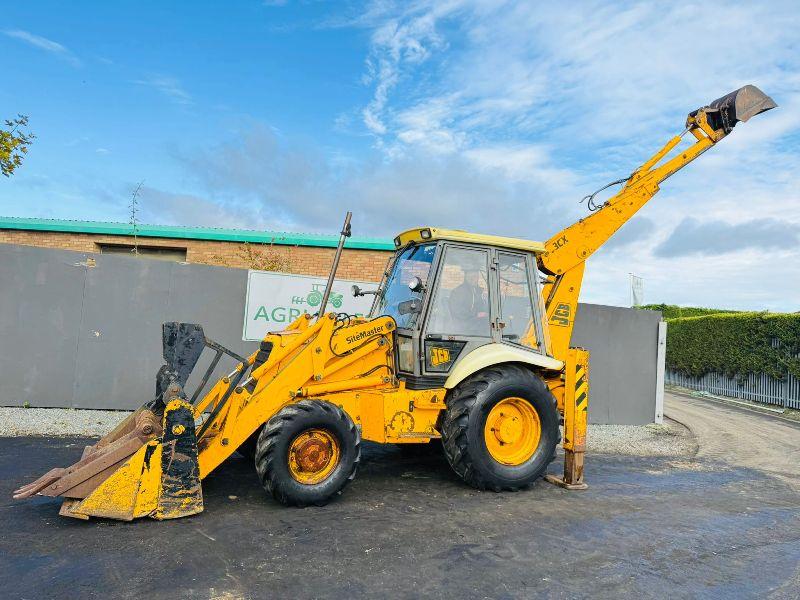JCB 3CX PROJECT 8 4WD*C/W 4 IN 1 BUCKET + 3 REAR BUCKETS*VIDEO*