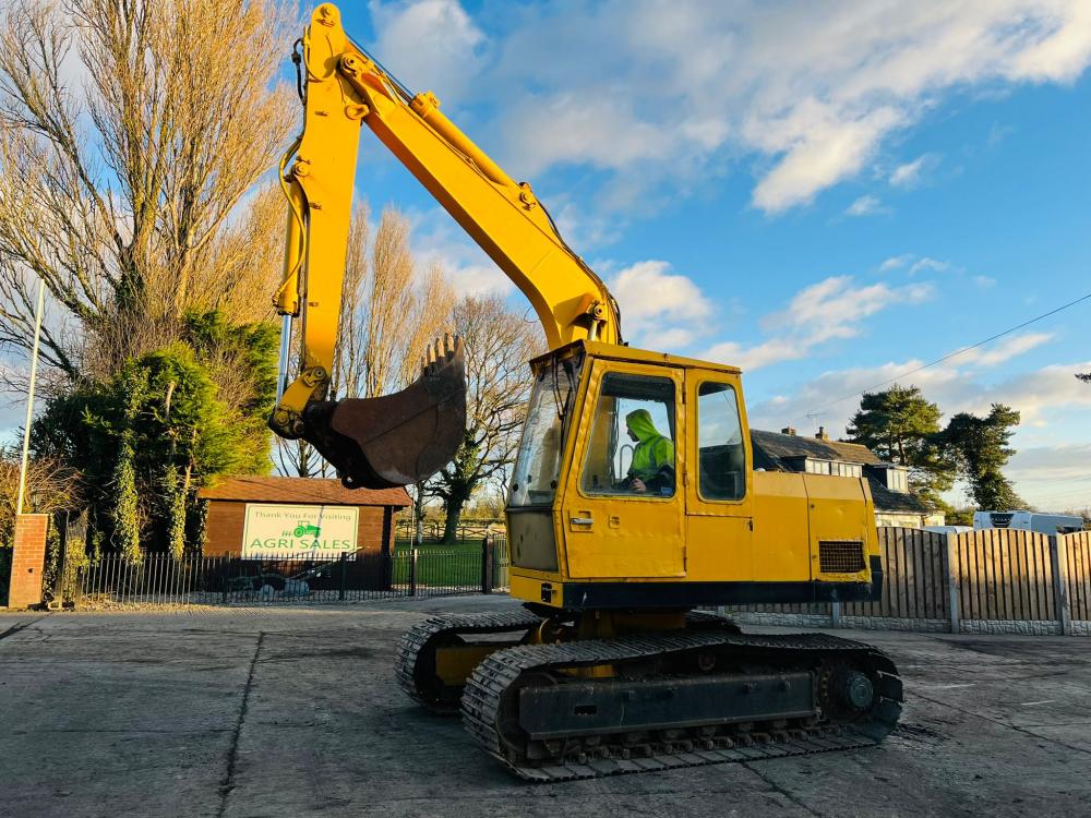 LIEBHERR 900 TRACKED EXCAVATOR C/W BUCKET 