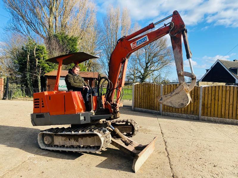 TAKEUCHI TB250 TRACKED EXCAVATOR C/W BLADE & BUCKET