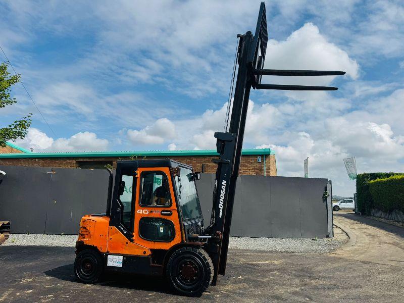 DOOSAN D40SC-5 FORKLIFT*C/W PALLET TINES*YEAR 2012*VIDEO*