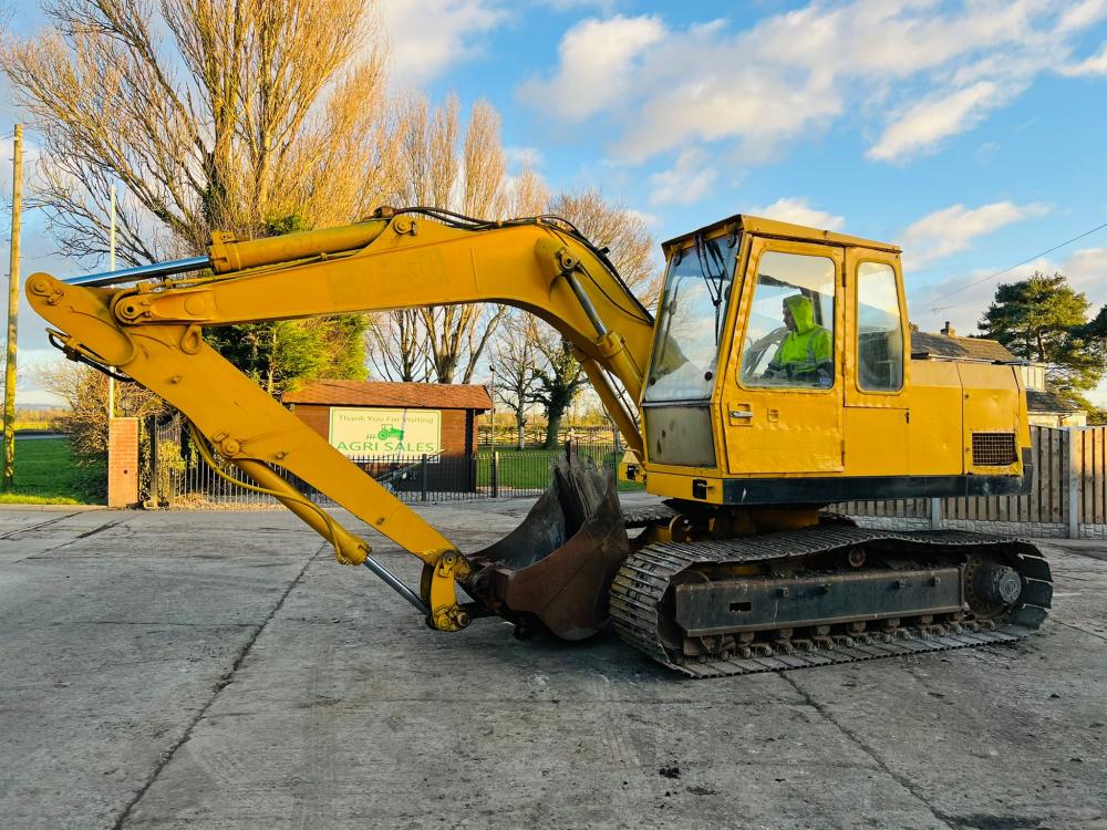 LIEBHERR 900 TRACKED EXCAVATOR C/W BUCKET 