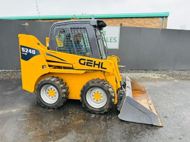 GEHL 5240 SKIDSTEER*2298 HOURS*C/W CAB DOOR*YEAR 2013*VIDEO*