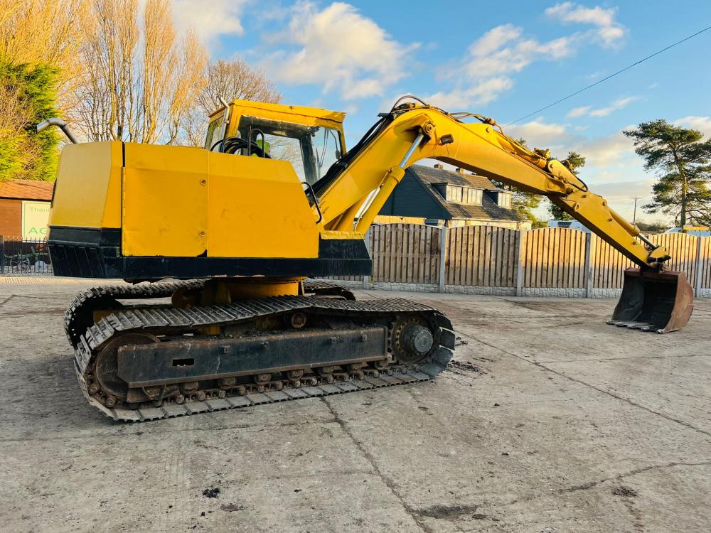 LIEBHERR 900 TRACKED EXCAVATOR C/W BUCKET 