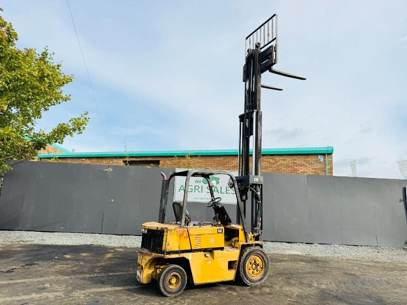 CATERPILLAR V40D FORKLIFT*C/W PALLET TINES*VIDEO*